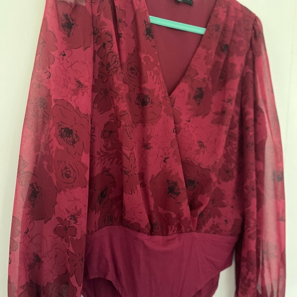Gibson Look Dark Red Floral Blouse Bodysuit Plunging Neckline Size Large - Picture 7 of 14